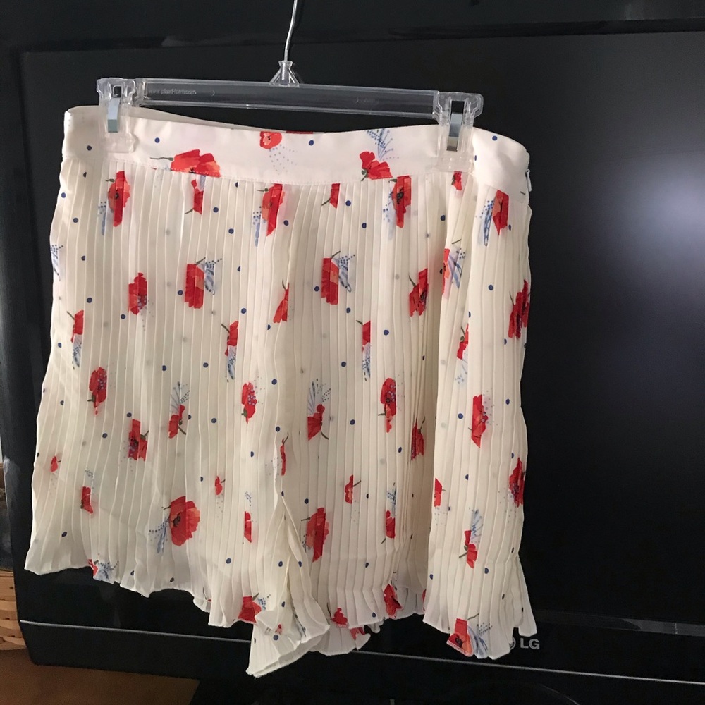 Pleated shorts